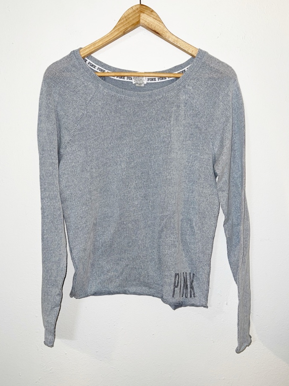 PINK Victoria's Secret Gray Ribbed Long-Sleeve Raw Hem Logo Top